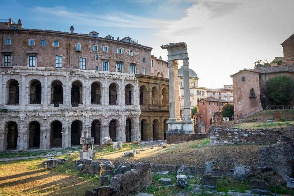 The Colosseum is located to the east of Palatine Hill and the Roman Forum!