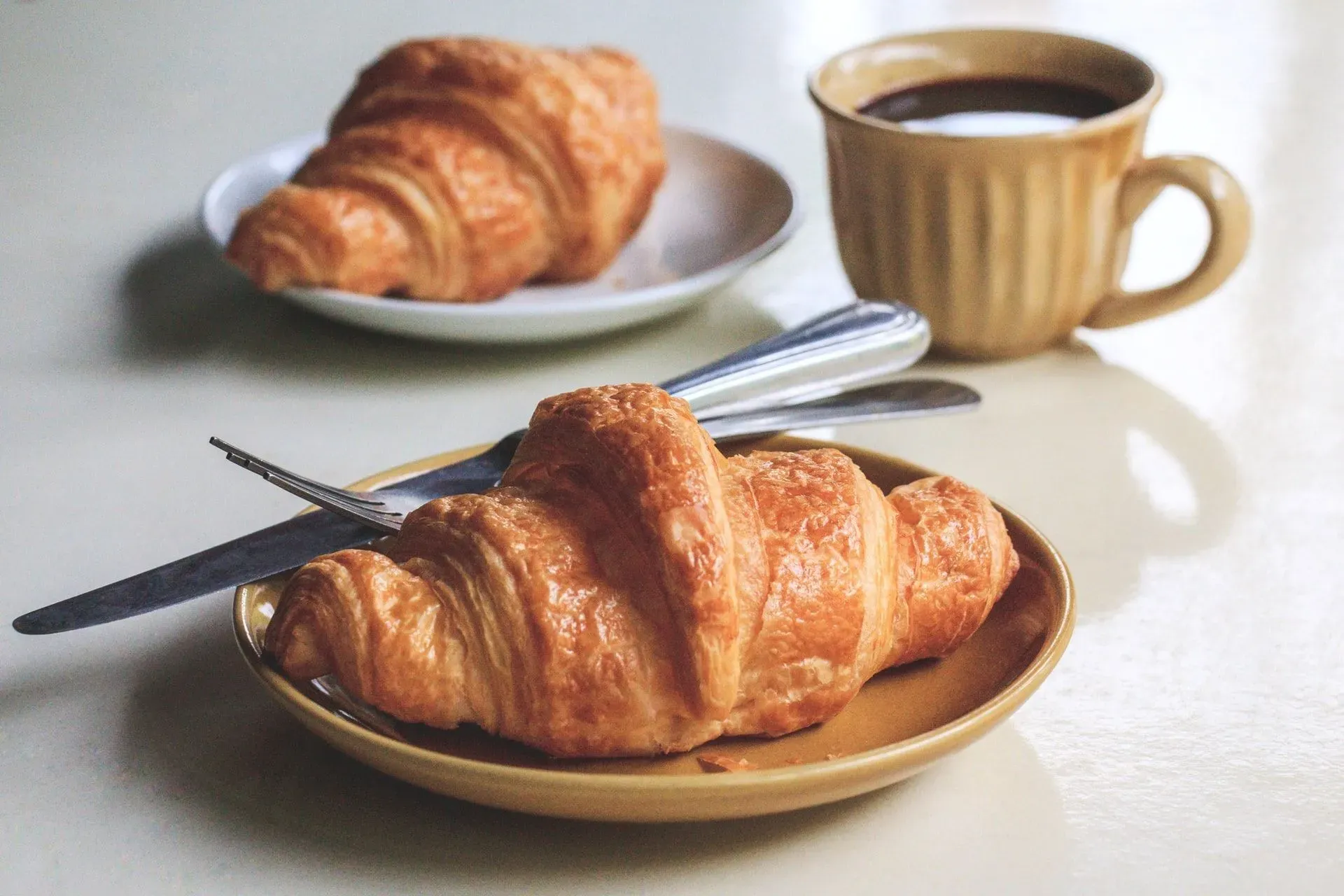 People living in the US often eat warm croissants which are filled with cheese or ham.