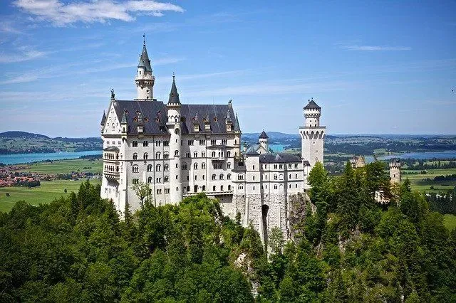 Find many interesting and educational Neuschwanstein Castle facts.