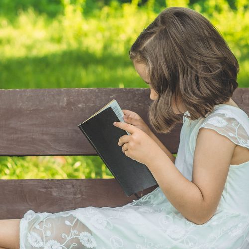 girl reading on the bench
