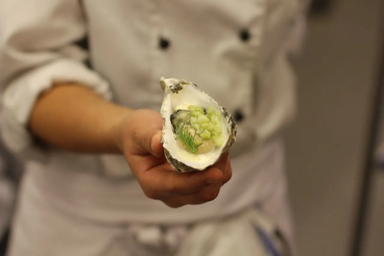 Read these fun facts about what do oysters eat.